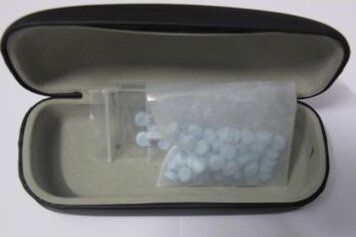 Insgesamt fanden die Polizisten 71  Ecstasy-Tabletten.