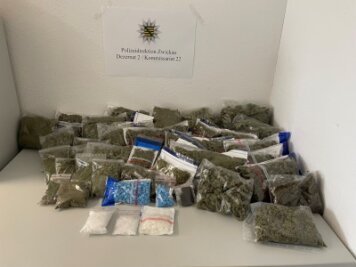 Drogenfund in Zwickau: Fünf Kilogramm Haschisch und 600 Ecstasy-Pillen sichergestellt - Neben Marihuana wurde auch Haschisch, Crytal und Ecstasy in einer Zwickauer Wohnung gefunden. 