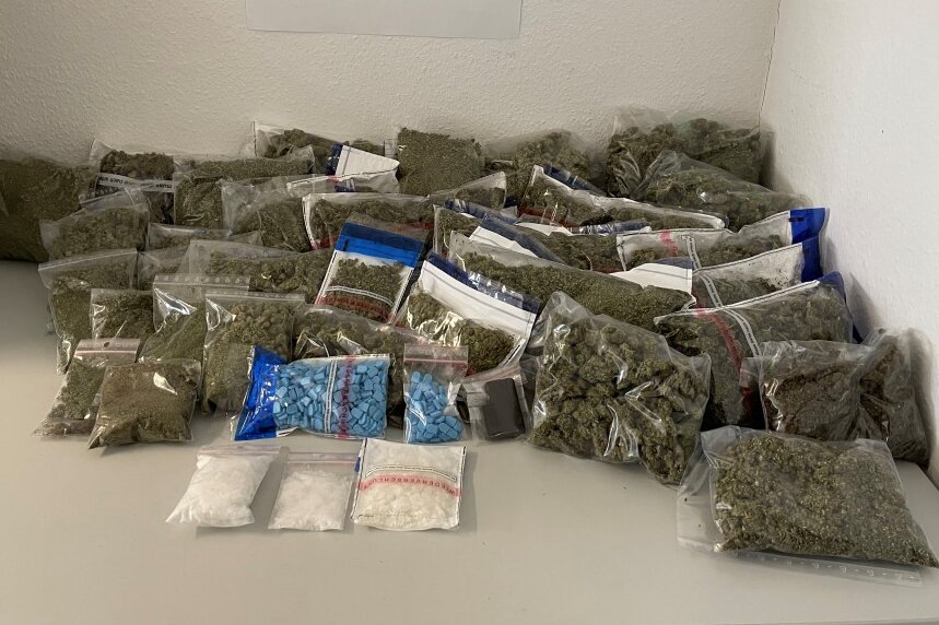 Drogenfund in Zwickau: Fünf Kilogramm Haschisch und 600 Ecstasy-Pillen sichergestellt - Neben Marihuana wurde auch Haschisch, Crytal und Ecstasy in einer Zwickauer Wohnung gefunden. 