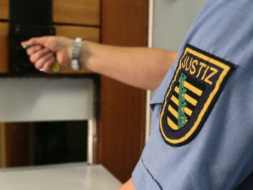 Drogenküche von Oelsnitz - Justiz-Mitarbeiter angeklagt - In einem Fall von Drogen-Kriminalität besteht der Verdacht, dass ein Justizmitarbeiter darin verwickelt sein könnte. 