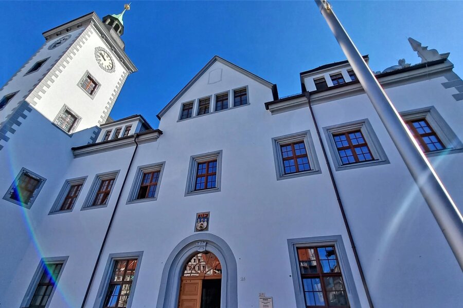 Drohendes Meyer-Burger-Aus: Stadt Freiberg erlässt vorläufige Haushaltssperre - Im Freiberger Rathaus wurde über eine vorläufige Haushaltssperre beraten.