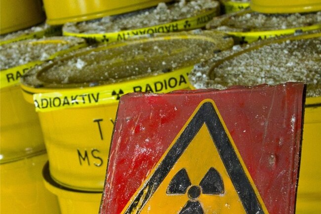 Droht im Erzgebirge Atommüllendlager? - Fässer mit radioaktivem Abfall. 