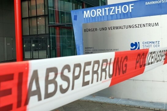 Wiederholt musste das Verwaltungsgebäude im Moritzhof im Herbst 2018 wegen telefonischer Drohungen geräumt werden. 