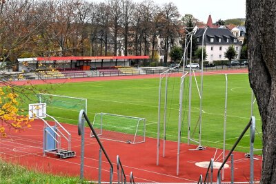 Drohung gegen Fußball in Mittelsachsen wird ein Fall für den Staatsschutz - Die Jahnkampfbahn in Frankenberg: Der TSV Dittersbach und der Kreisfußballverband hatten nach einer Drohung zwei am Sonntag dort geplante Spiele abgesagt.