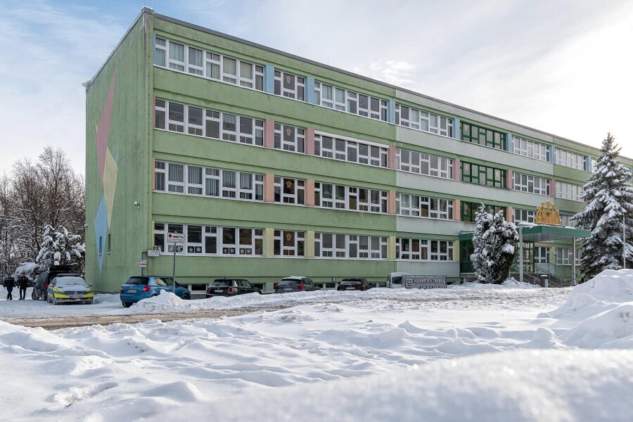 Drohung gegen Oberschule in Marienberg: Polizei kann Täter ermitteln - Wegen einer Drohung gegen die Einrichtung blieb die Marienberger Trebra-Oberschule am Montag geschlossen.