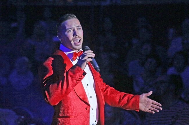 DSDS-Gewinner Ramon Roselly bleibt Zwickauer Weihnachtszirkus treu - Ramon Roselly - Sänger und Moderator