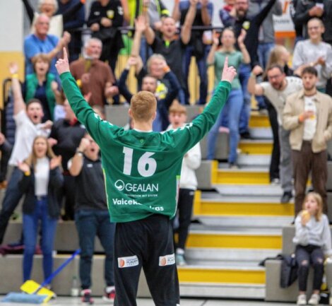Duell der Defensivkünstler - So wie hier der Oberlosaer Torhüter Benas Vaicekauskas nach dem 32:27-Hinspielsieg will der SV 04 Oberlosa auch am Samstag nach dem Duell beim Spitzenreiter HC Burgenland jubeln. Die Niederlage in Plauen war für den HC bisher die einzige in dieser Saison. 