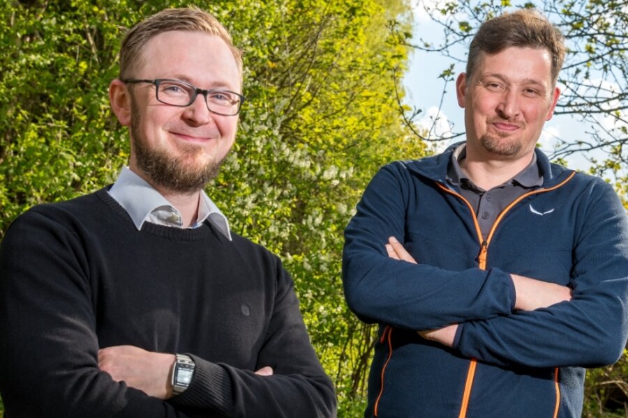 Einzelkandidat Stefan Pechfelder (links) und André Rösch für die Wählervereinigung "Pro Großrückerswalde" bewerben sich um das Amts des Bürgermeisters in Großrückerswalde. 