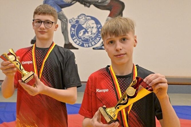 Duo holt gleich zwei Titel nach Werdau - Sowohl Dominik Gasser (links) als auch John Kromm kehrten mit dem Titel von der Deutschen Meisterschaft der B-Jugend zurück. 