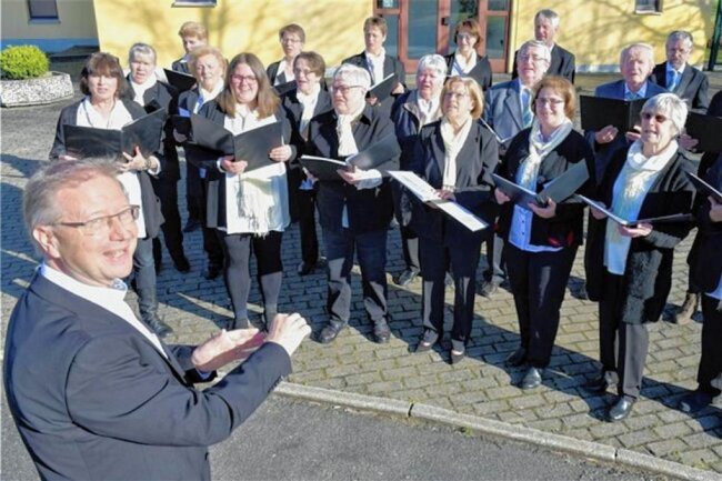 Durch verschiedene Länder und Jahrhunderte: Chor Reinsberg singt im Kloster Altzella - Der Chor Reinsberg bei einer Probe am Dörflichen Gemeinschaftszentrum in Reinsberg. 