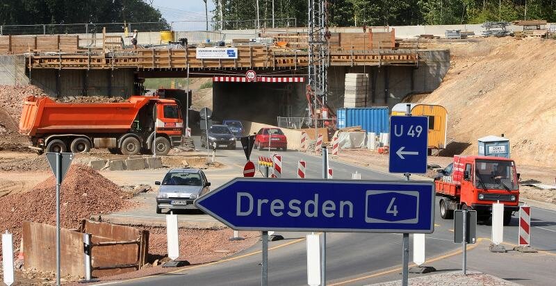 Durchfahrt dicht - Umweg Pflicht - 
              <p class="artikelinhalt">Wer ab Mittwoch von Wüstenbrand aus in Richtung Pleißa möchte, kann nicht den direkten Weg unter der Brücke hindurch nehmen, sondern muss auf die Autobahn 4 in Richtung Dresden auffahren, weil an der Brücke gebaut wird. </p>
            