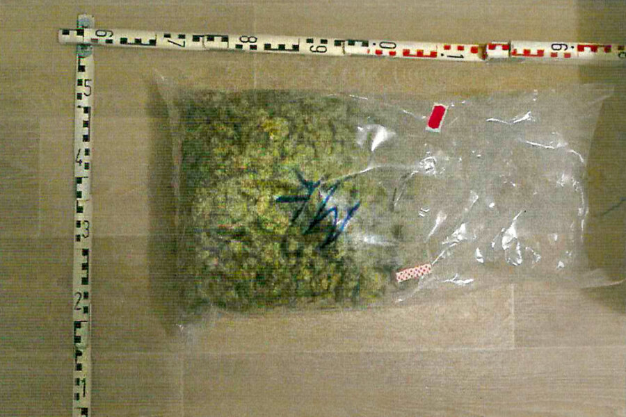 Über zwei Kilogramm an Drogen fanden die Beamten.