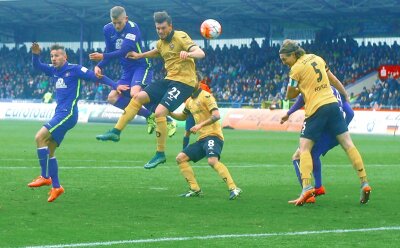 Dynamo Dresden kann Erzgebirgs-Fluch nicht besiegen: 1:1 bei Erzgebirge Aue - 