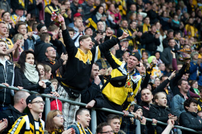 Dynamo Dresden steigt in 2. Fußball-Bundesliga auf - 