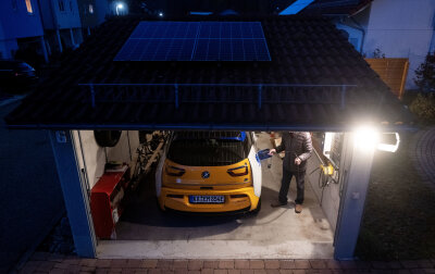 E-Auto-Förderung: Tausende Antragsteller gehen leer aus - Gefördert werden der Kauf und die Installation einer Ladestation für Elektroautos in Kombination mit einer Fotovoltaikanlage und einem Solarstromspeicher.