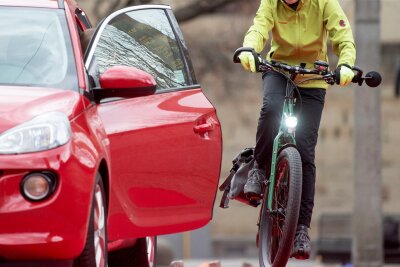 E-Bike-Fahrerin bedrängt und beleidigt: Mutmaßlicher Verkehrsrowdy in Chemnitz vor Gericht - Ein Autofahrer und eine Radfahrerin kamen sich auf der Zwickauer Straße ins Gehege.