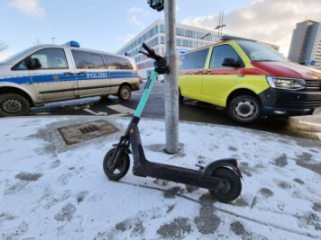E-Scooter-Fahrer verletzt sich bei Unfall in Chemnitzer Innenstadt schwer - 