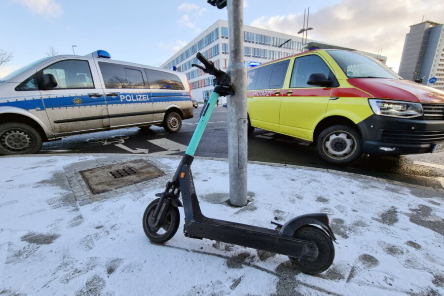 E-Scooter-Fahrer verletzt sich bei Unfall in Chemnitzer Innenstadt schwer