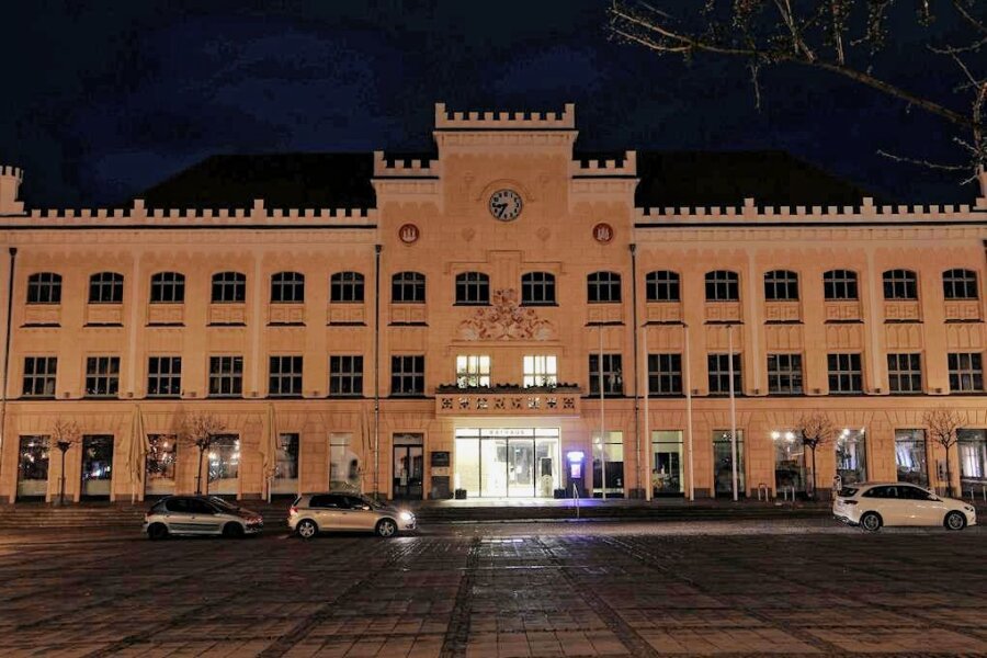 Earth Hour: Zwickau ruft zum Mitmachen auf - Im Zwickauer Rathaus wurde schon mehrfach für die "Stunde der Erde" das Licht ausgemacht 