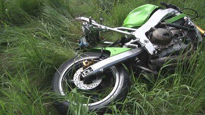 Bei einem Unfall auf der Straße zwischen Schönfels und Hirschfeld ist am Freitag ein Biker ums Leben gekommen.