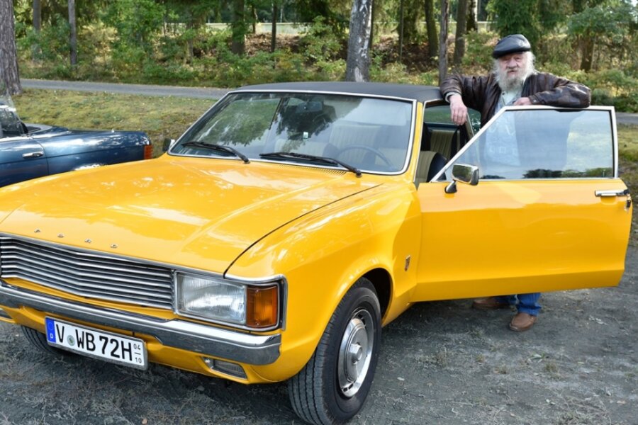 Als Autos noch Stoßstangen hatten: Wolfgang Berthold aus Weischlitz war mit seinem Ford Granada Coupé, Baujahr 1972, nach Bobenneukirchen gefahren.