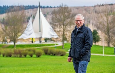 Ehemaliger Oelsnitzer Stadtchef wird erneut Gartenschau-Manager - Bernd Birkigt im Kurpark von Bad Schlema: Die Grünanlage steht im Zentrum der Landesgartenschau. 