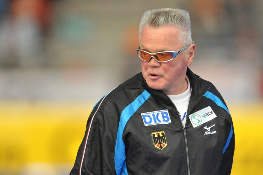 Ehemaliger Pechstein-Trainer Franke gestorben - Joachim Franke, während des 1000 m Rennens der Damen.