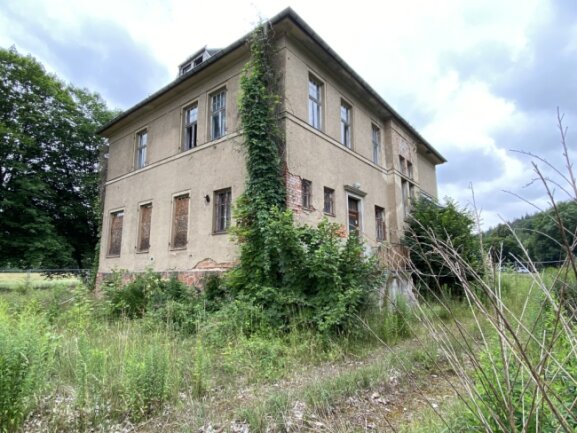 Ehemaliges KZ Sachsenburg: Kommandantenvilla wird abgerissen - Der Abriss der ehemalige Fabrikanten- und Kommandantenvilla in Sachsenburg steht nun fest.