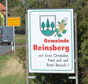 Ehepläne von Reinsberg: Großschirmas Stadträte skeptisch - Was wird aus der Gemeinde Reinsberg? Hier das Ortseingangsschild aus Richtung Teichhäuser. 