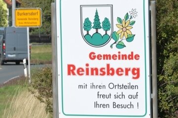 Ehepläne von Reinsberg: Großschirmas Stadträte skeptisch - Was wird aus der Gemeinde Reinsberg? Hier das Ortseingangsschild aus Richtung Teichhäuser. 