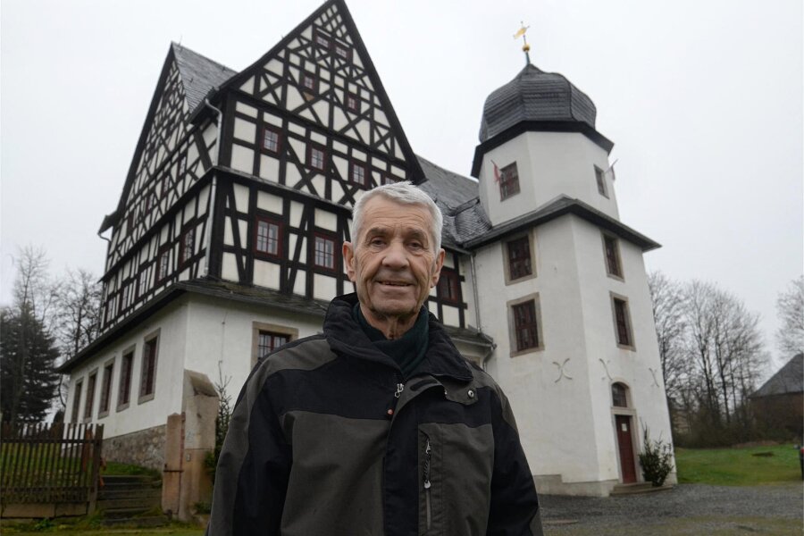 Ehre und Dank gehen an Treuener Schlossretter - Ulrich Gruschwitz (74) hat für sein Engagement für das Treuener Schloss den Bürgerpreis der Stadt erhalten.