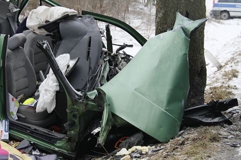 Ehrenfriedersdorf: 20-Jähriger Stirbt Bei Unfall | Freie Presse - Sachsen