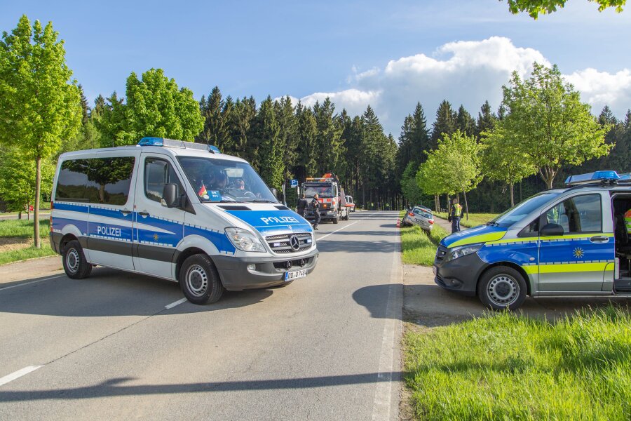 Ehrenfriedersdorf: Motorradfahrer bei Unfall schwer verletzt - Ein Motorrad und ein Auto sind am Donnerstag bei Ehrenfriedersdorf zusammengestoßen.