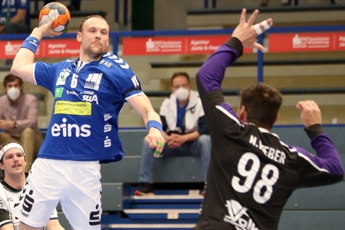 EHV-Handballer bleiben in der Erfolgsspur - Aues Kapitän Kevin Roch ist nach überstandener Meniskusverletzung zurück. Diesen Sonntag will er gegen Lübeck-Schwartau treffen. 