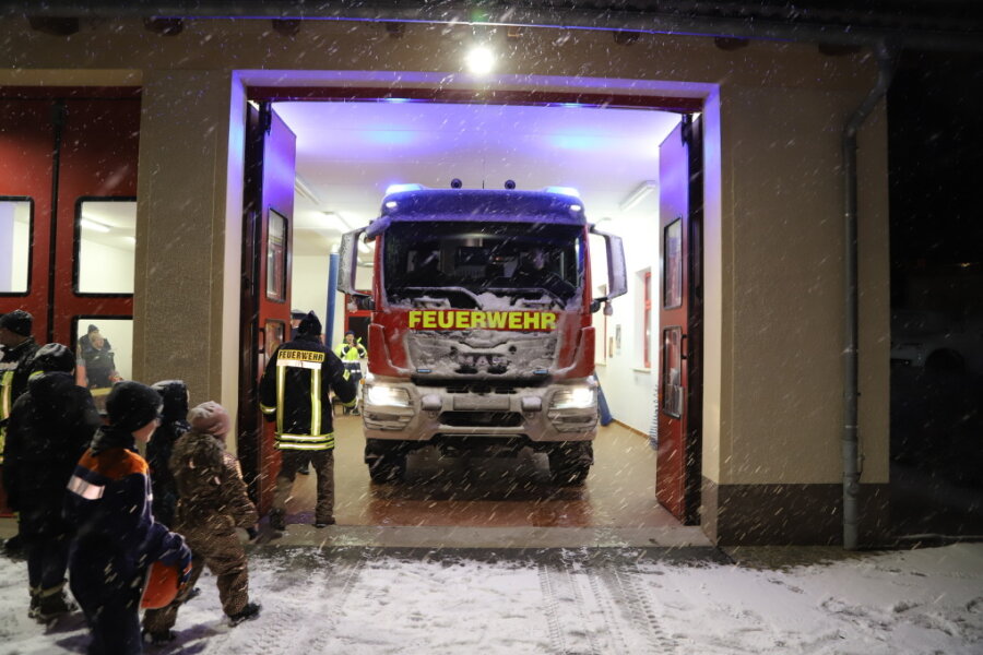 Eibenstock: Neues Tanklöschfahrzeug der Feuerwehr ist da - 