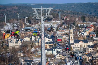 Eibenstock startet erneut durch: Am Skihang, im Hotel und im Bad - Am Adlerfelsen in Eibenstock läuft der Sessellift wieder. Seit dem vergangenen Wochenende können dort Wintersportler aktiv sein. 