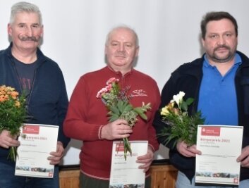Eichigt ehrt drei Engagierte - Frank Zineker, Reiner Voit und Pierre Schröder (von links) wurden in Eichigt ausgezeichnet. 