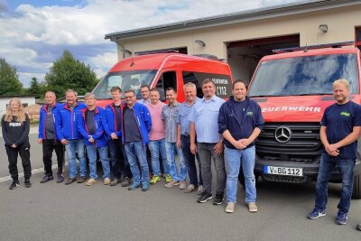 Eichigter stolz auf neue Feuerwehrautos - In Eichigt wurden zwei neue Einsatzfahrzeugen für die Ortswehren Bergen und Tiefenbrunn übergeben. Sie kosten 260.000 Euro.