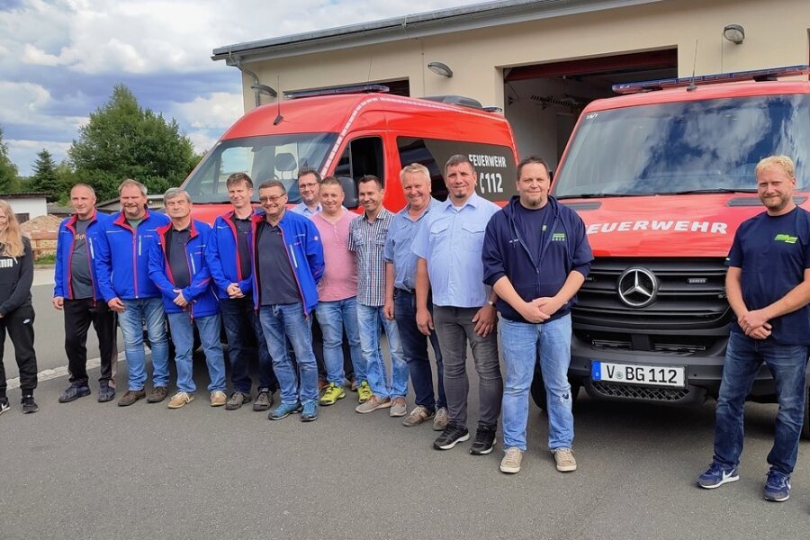 Eichigter stolz auf neue Feuerwehrautos - In Eichigt wurden zwei neue Einsatzfahrzeugen für die Ortswehren Bergen und Tiefenbrunn übergeben. Sie kosten 260.000 Euro.