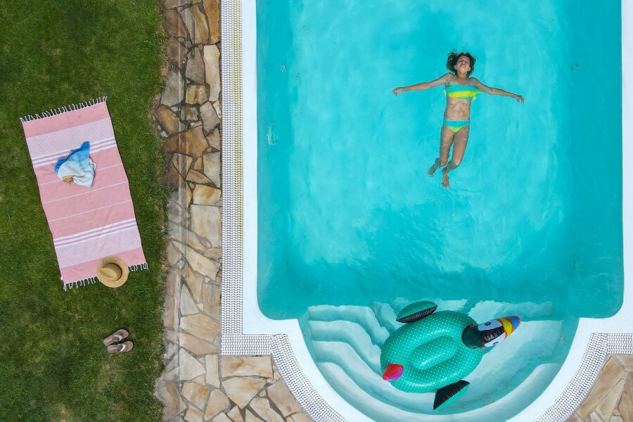 Eigener Pool bei Hausbesitzern im Trend - Luxus im eigenen Garten: Der Anteil der Häuser mit eigenem Pool ist in Immobilienanzeigen laut einer Studie gewachsen.