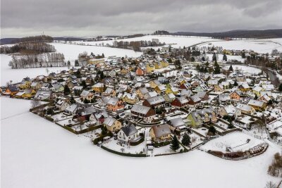 Eigenheimsiedlung in Großolbersdorf: Wärmeversorger kündigt alle Verträge - In dem Wohngebiet in Hohndorf sind etwa 50 Grundstücke von der Kündigung der Wärmeversorgung betroffen. 