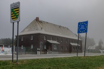 Eigentümer sucht richtigen Interessenten - Die frühere Grenzstation in Oberwiesenthal befindet sich seit 2012 in Privatbesitz. Der Eigentümer will das Haus und die dazugehörigen Grundstücke verkaufen. 