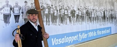 Ein auserwählter Nicht-Schwede - Andreas Fischer vor dem Plakat des historischen Wasalaufs. 
