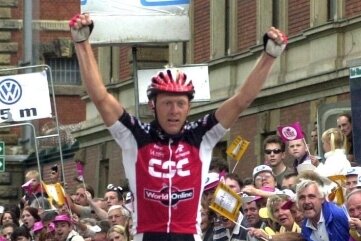 Ein Belgier und zwei Sachsen auf Podium - Jakob Storm Piil hat am 17. Mai 2001 die letzte Friedensfahrt-Etappenankunft in Zwickau gewonnen.