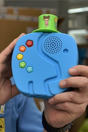 Seit Anfang des Jahres rollt der Technifant - ein Audioplayer für Kinder - in Schöneck vom Band.