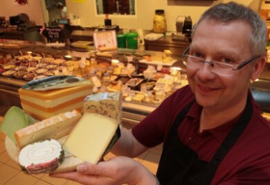 Ein Botschafter für den Käse - Frank Fritzsche darf sich seit kurzem Käse-Sommelier nennen. Er hat eine entsprechende Ausbildung absolviert, die mit einer Diplom-Prüfung durch die Wirtschaftskammer Nieder-Österreich abgenommen wird.