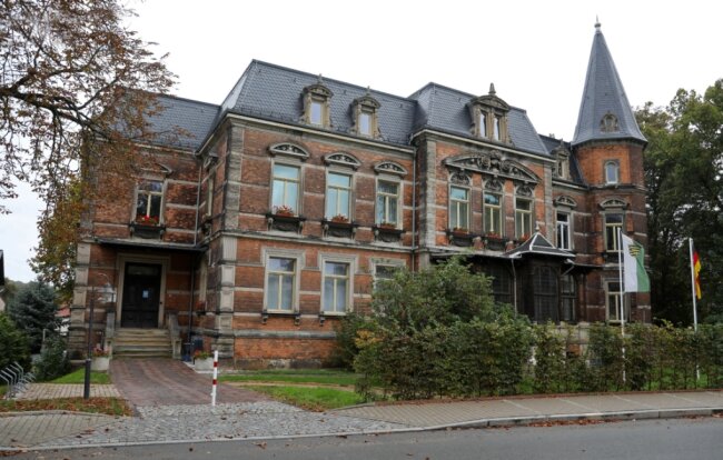 Ein Dorf hat plötzlich die Wahl: Remse sucht einen Bürgermeister - Blick zur Gemeindeverwaltung in Remse. Das Büro des Bürgermeisters befindet sich in der ersten Etage. Wer dort künftig Platz nimmt, entscheidet sich am 23. Januar 2022. 