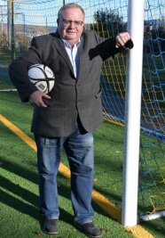 "Ein dritter Saisonabbruch wäre katastrophal" - Jörg Prager, der Vorsitzende des Kreisverbandes Fußball Erzgebirge, gibt den Ball für die neue Spielzeit frei. Am Wochenende starten alle Mannschaften, außer die der Kreisklassen. 