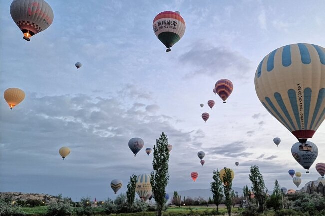 Ein Erzgebirger mit dem Motorrad auf Weltreise: Wenn Hunderte Ballons in der Türkei steigen - 