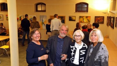 Ein Frauen-Trio malt das Leben - Reinhild Klausing, Zirkelleiter Aribert Hönemann, Ilona van der Seylberg und Karla Anders sind diesmal die Macher der Ausstellung des Kunstvereins "Die Mühle". 